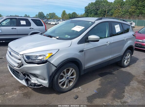 1FMCU9GD6JUC99739 2018 FORD ESCAPE Silver Vista tres cuartos delantera izquierda