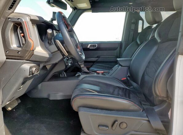 1FMEE0RR6RLA38770 2024 FORD BRONCO White Vista interior delantera