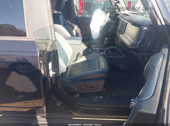 1FMEE5DP0NLA95043 2022 FORD BRONCO Черный Вид салона спереди