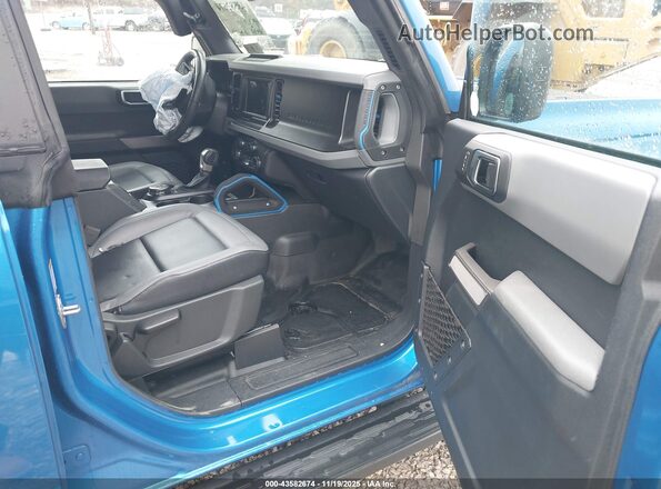 1FMEE5DP5NLB55141 2022 FORD BRONCO Синий Вид салона спереди