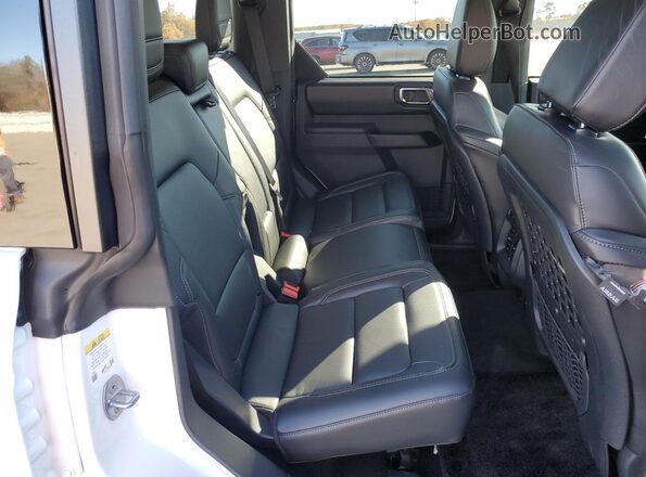 1FMEE9BP3SLB25965 2025 FORD BRONCO White Vista interior trasera