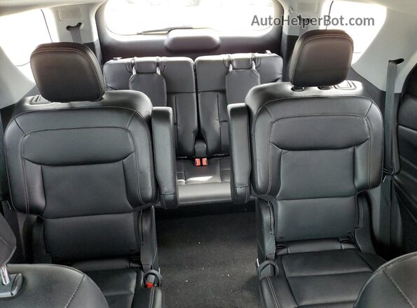 1FMSK7FH9NGA35042 2022 FORD FORD EXPLORER Silver Widok tylnych siedzeń