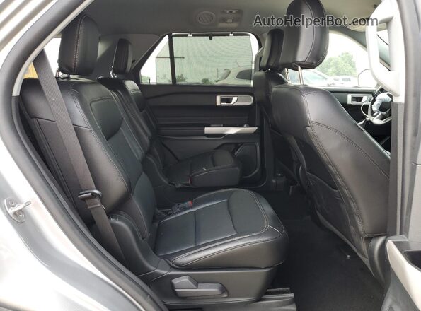 1FMSK7FH9NGA35042 2022 FORD FORD EXPLORER Silver Widok wnętrza z tyłu