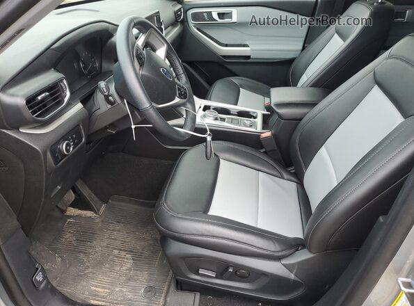 1FMSK8DHXRGA00976 2024 FORD FORD EXPLORER Silver Front interior view