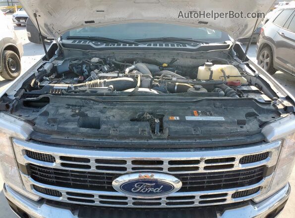 1FT7W2BT0REC73651 2024 FORD F250 White Widok wnętrza z tyłu