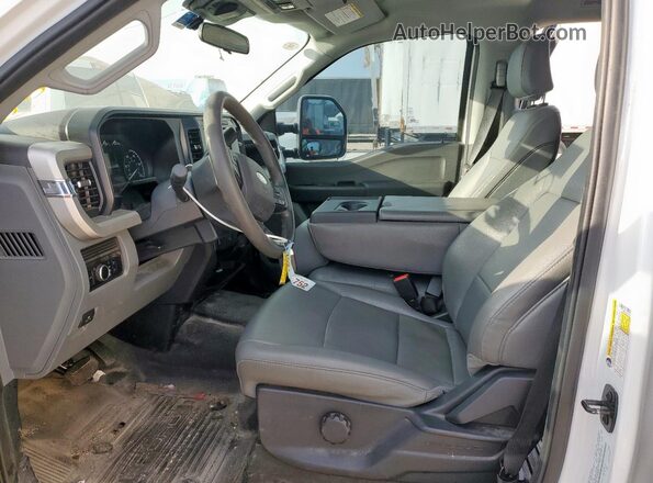 1FT7W2BT4REC49496 2024 FORD F250 White Widok wnętrza z przodu