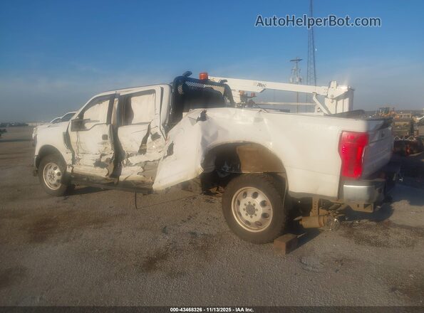 1FT7W3B60NEC96275 2022 FORD F350 White Widok wnętrza z tyłu