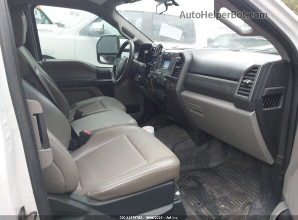 1FT7X2A68MEC02506 2021 FORD F-250 White Widok wnętrza z przodu