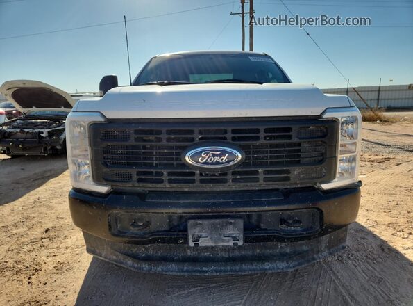 1FT7X2BA7PED17430 2023 FORD F250 White Widok z przodu