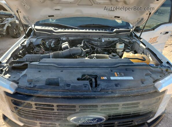 1FT7X2BA7PED17430 2023 FORD F250 White Widok wnętrza z tyłu