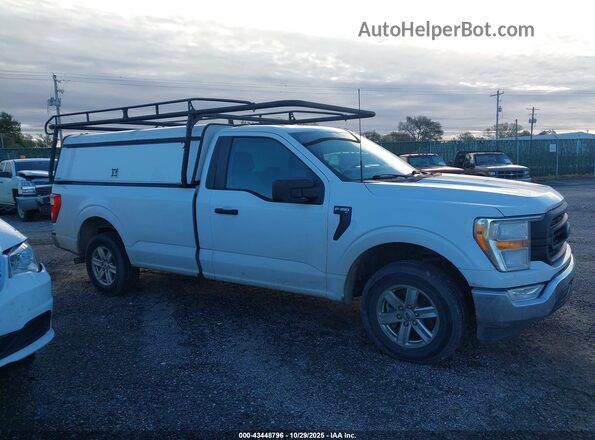 1FTMF1CP8NKD19608 2022 FORD F150 Белый Вид задней части салона