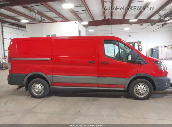 1FTYE2Y87RKA14022 2024 FORD TRANSIT-150 Red Widok wnętrza z tyłu
