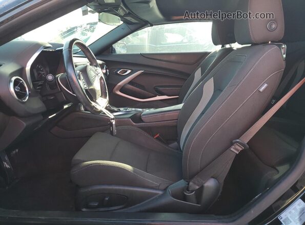 1G1FB3DX1P0158685 2023 CHEVROLET CAMARO Черный Вид салона спереди