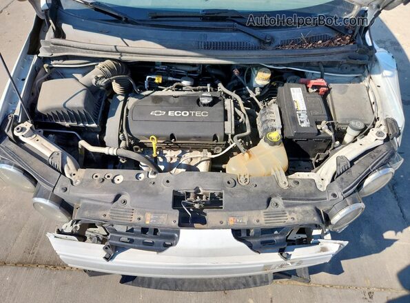 1G1JC5SH3G4139773 2016 CHEVROLET SONIC White Вид задньої частини салону