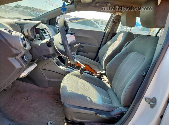 1G1JC5SH3G4139773 2016 CHEVROLET SONIC White Вид салону спереду
