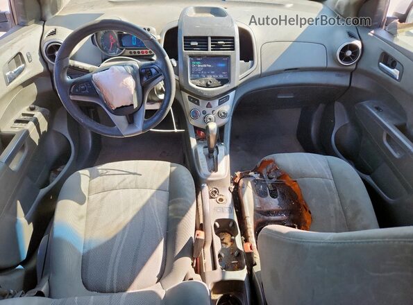 1G1JC5SH3G4139773 2016 CHEVROLET SONIC White Вид панелі приладів