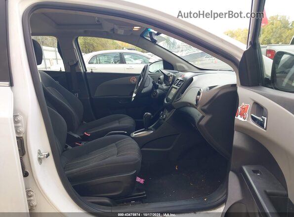 1G1JC6SBXG4163750 2016 CHEVROLET SONIC White Вид салону спереду