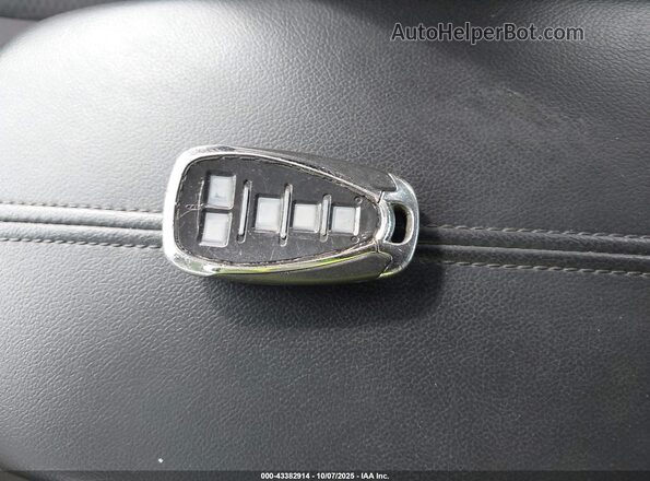 1G1ZD5ST1LF048679 2020 CHEVROLET MALIBU Коричневый Вид панели приборов
