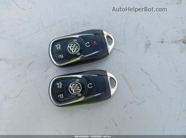 1G4ZP5SZ2JU129505 2018 BUICK LACROSSE Silver 