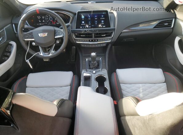 1G6D25R67R0860526 2024 CADILLAC CT5 Серебряный Вид панели приборов