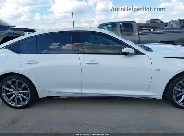 1G6DP5RKXS0110803 2025 CADILLAC CT5 White Widok wnętrza z tyłu