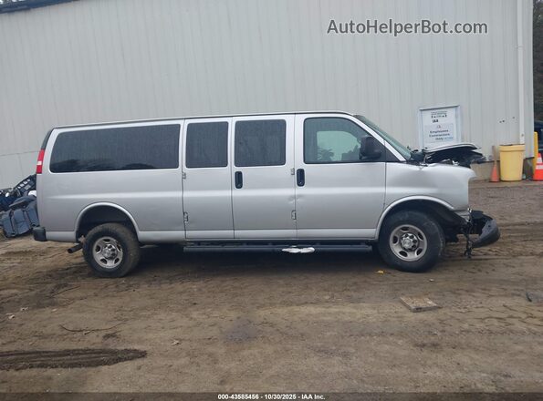 1GAZGNFP2L1255583 2020 CHEVROLET EXPRESS White Rear interior view
