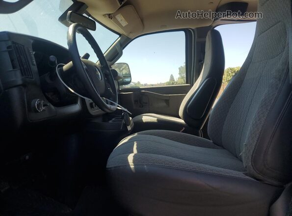 1GAZGPFG2L1142907 2020 CHEVROLET EXPRESS White Սալոնի դիմացի տեսք