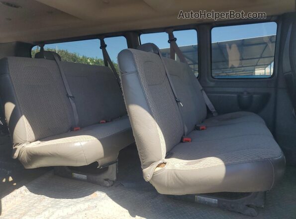 1GAZGPFG2L1142907 2020 CHEVROLET EXPRESS White Սալոնի հետևի տեսք
