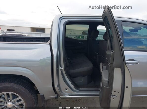 1GCGSCEC1R1305608 2024 CHEVROLET COLORADO Silver VIN կոդի պիտակի տեսք