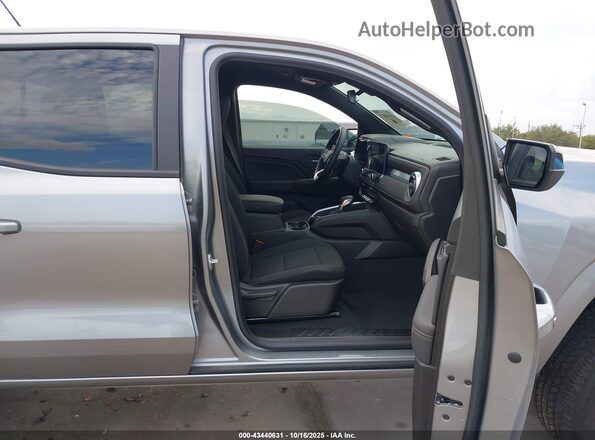 1GCGSCEC1R1305608 2024 CHEVROLET COLORADO Silver Սալոնի դիմացի տեսք