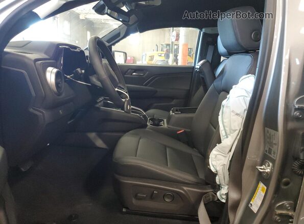 1GCPTCEK4S1220756 2025 CHEVROLET COLORADO Серебряный Вид салона спереди