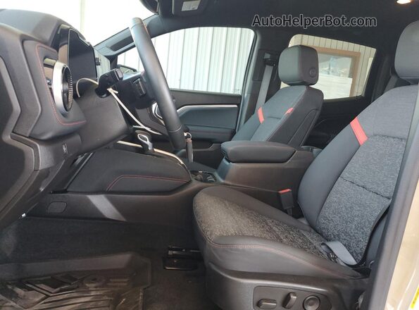 1GCPTDEK5P1219077 2023 CHEVROLET COLORADO Tan Vista interior delantera