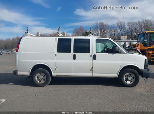 1GCWGAFF8H1126202 2017 CHEVROLET EXPRESS White Вид задньої частини салону