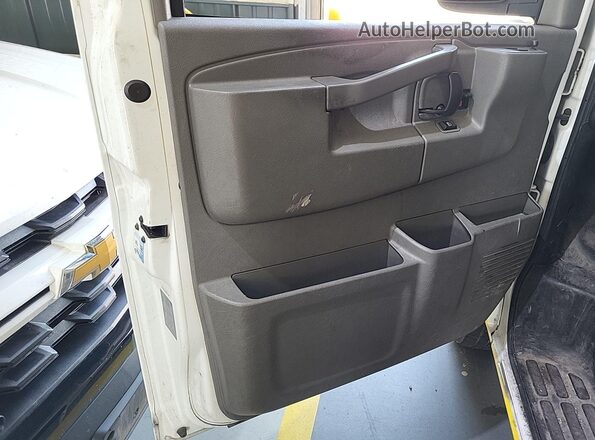 1GCWGAFG1L1243203 2020 CHEVROLET EXPRESS  Rear interior view