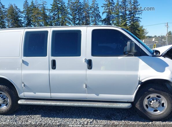 1GCWGAFG1L1254511 2020 CHEVROLET EXPRESS White Rear interior view