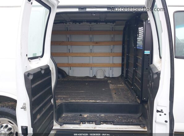 1GCWGAFG5L1230566 2020 CHEVROLET EXPRESS White Вид наклейки з VIN-кодом