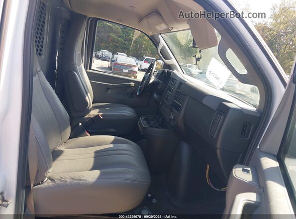 1GCWGAFG6L1238482 2020 CHEVROLET EXPRESS White Front interior view