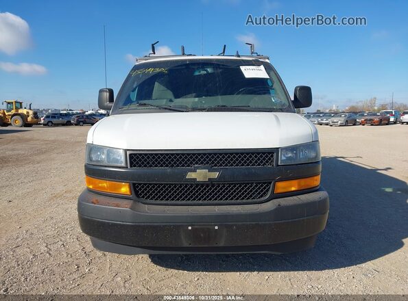 1GCWGAFP0J1335951 2018 CHEVROLET EXPRESS White ხელსაწყოთა პანელის ხედი