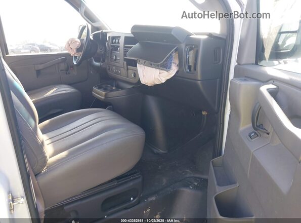 1GCWGAFP2L1269552 2020 CHEVROLET EXPRESS Blue Սալոնի դիմացի տեսք