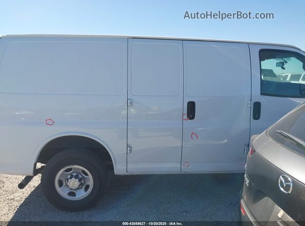 1GCWGAFP2N1182138 2022 CHEVROLET EXPRESS White Rear interior view