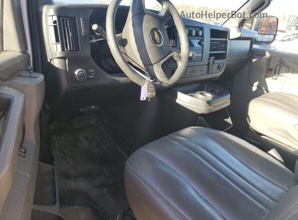 1GCWGAFP6L1134414 2020 CHEVROLET EXPRESS White წინა პანელის ხედი