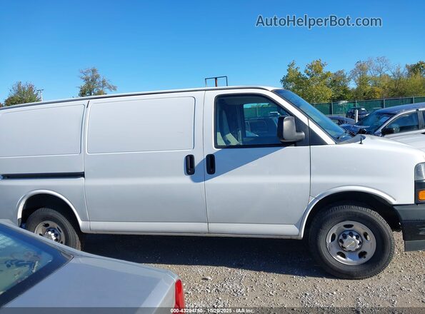 1GCWGAFP6N1258797 2022 CHEVROLET EXPRESS White Widok wnętrza z tyłu
