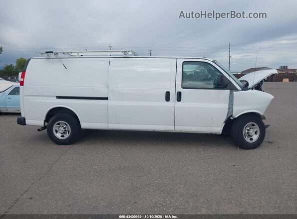 1GCZGHFP3N1223592 2022 CHEVROLET EXPRESS White სალონის 360-გრადუსიანი ხედი