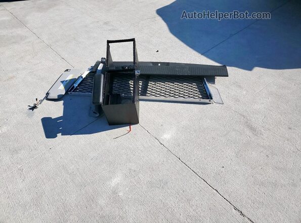 1GNLCDEC3LR267462 2020 CHEVROLET TAHOE Двухцветный Вид наклейки с VIN-кодом