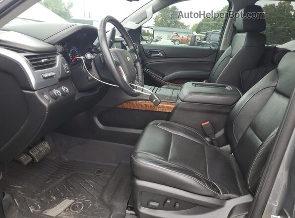 1GNSKCKC2LR298926 2020 CHEVROLET TAHOE Серый Вид салона спереди