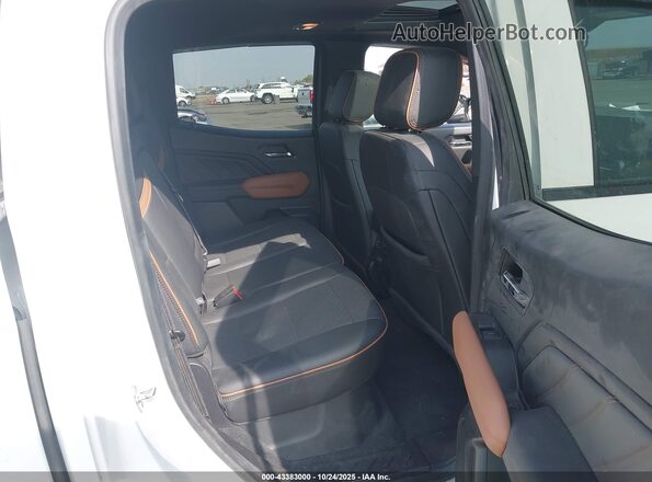 1GTP6DEK0R1178951 2024 GMC CANYON White Vista de la etiqueta del VIN