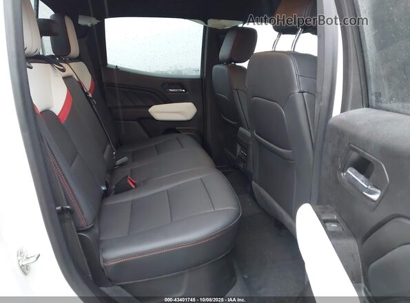 1GTP6EEK5R1146826 2024 GMC CANYON White VIN კოდის სტიკერის ხედი