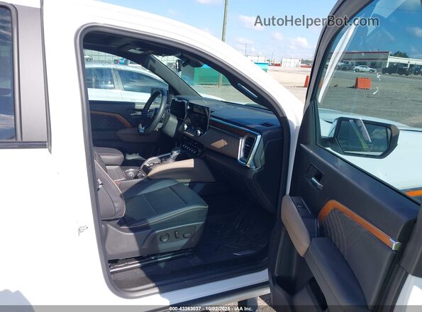 1GTP6FEK5P1218157 2023 GMC CANYON White Front interior view