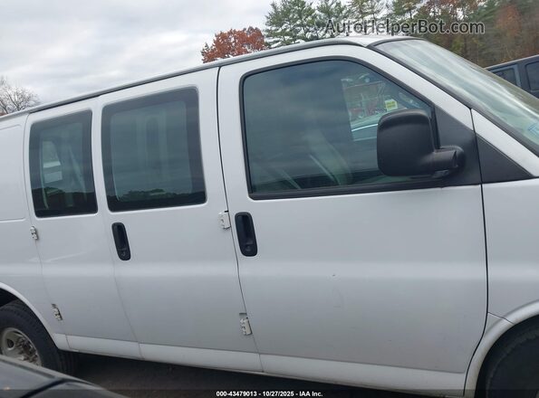 1GTW7AFG3L1187328 2020 GMC SAVANA CARGO White Vista interior trasera