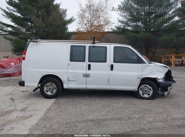 1GTW7AFGXJ1332376 2018 GMC SAVANA 2500 White Rear interior view